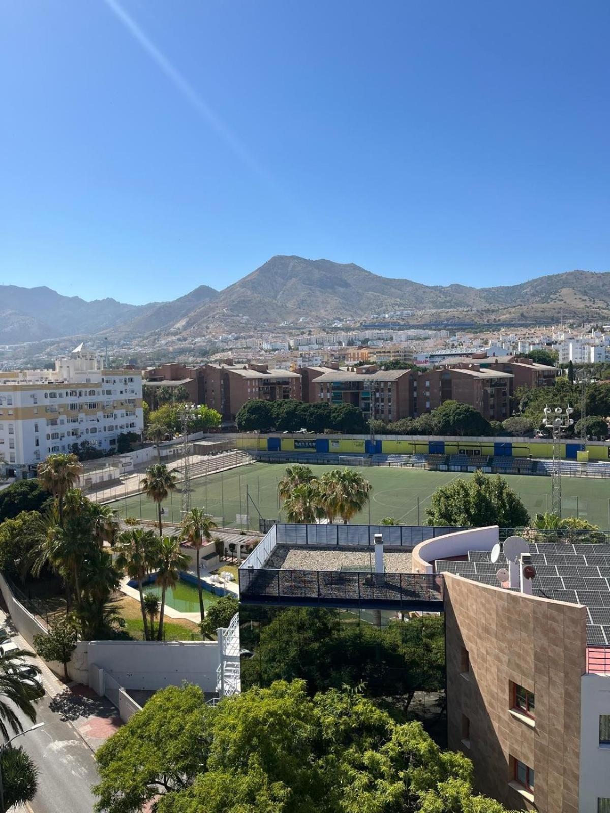 Comfortable 1 Bedroom From Home, Sunny, Sea & Mountain Views Appartement