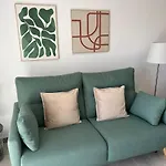 Comfortable 1 Bedroom Home From Home, Sunny, Sea & Mountain Views