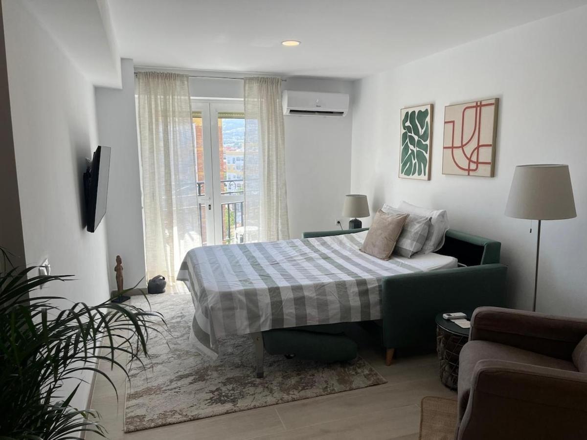 Comfortable 1 Bedroom From Home, Sunny, Sea & Mountain Views *